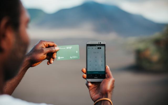 The UnBlocked Cash solution consists of e-voucher “tap-and-pay” cards, smartphones with a pre-installed app, and a single-payment online platform. 